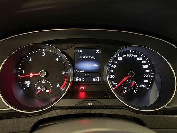 Volkswagen Passat 18 of 23