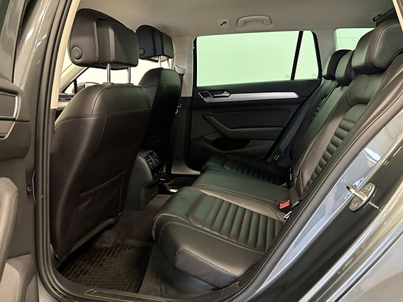 Volkswagen Passat 14 of 23