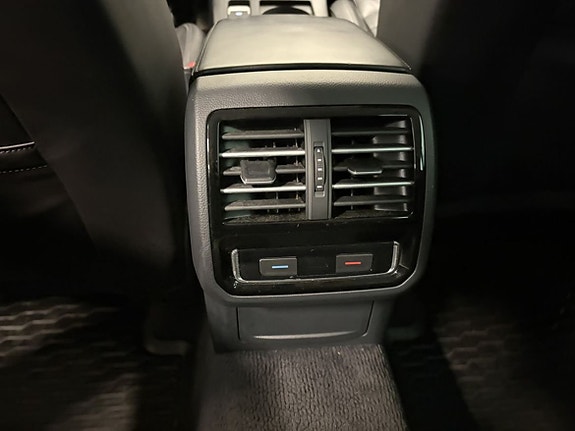 Volkswagen Passat 15 of 23
