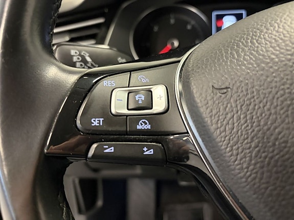 Volkswagen Passat 19 of 23