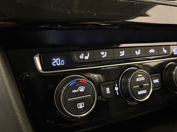 Volkswagen Passat 21 of 23