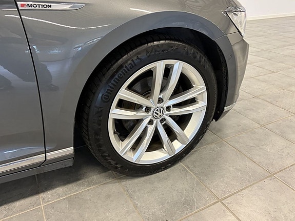 Volkswagen Passat 3 of 23
