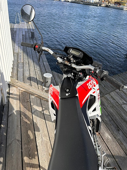 Aprilia 4 of 8