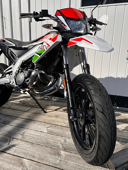 Aprilia 2 of 8