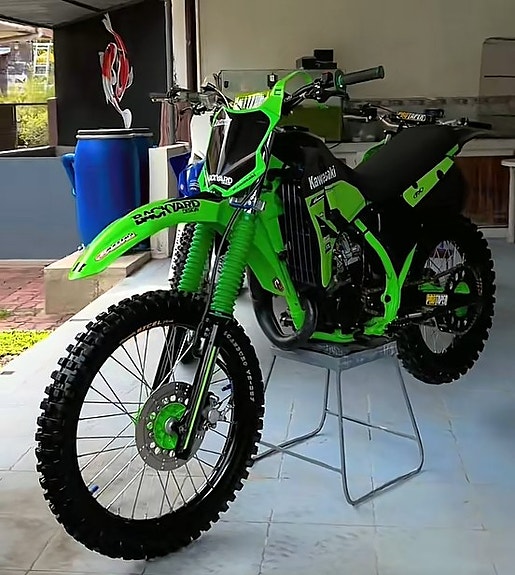 Kawasaki KMX 125 7 of 9