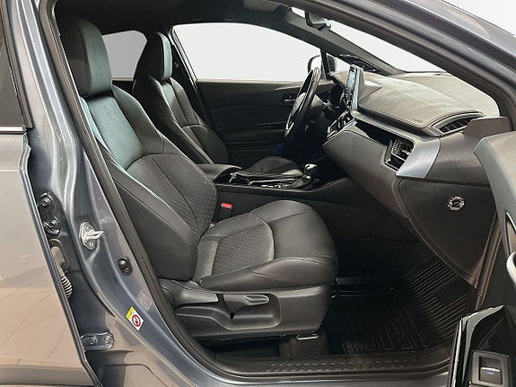 Toyota C-HR 7 of 12