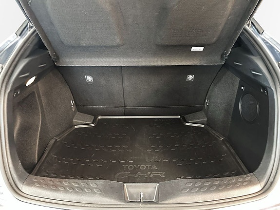 Toyota C-HR 11 of 12