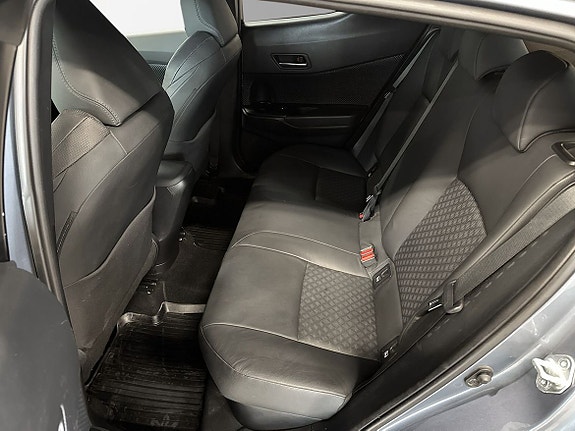 Toyota C-HR 8 of 12