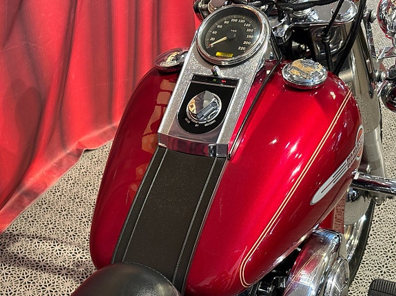 Harley-Davidson FLSTC HERITAGE CLASSIC 8 of 13
