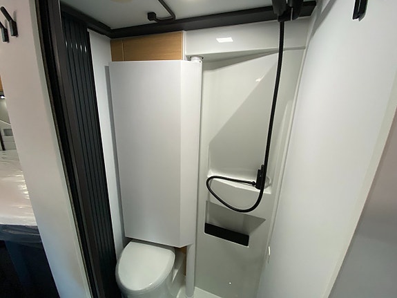 Adria TWIN SELECT 640 SLB 10 of 11