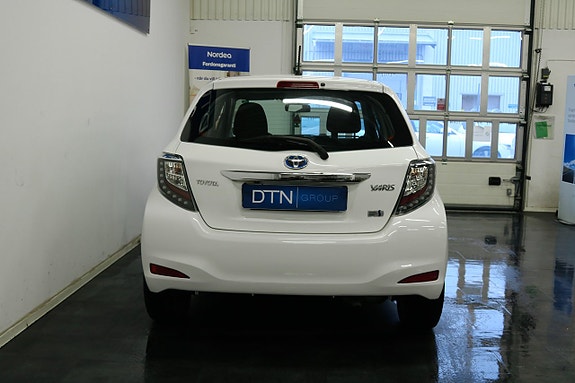 Toyota Yaris 4 of 14