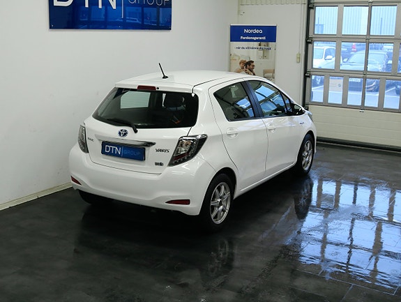 Toyota Yaris 2 of 14