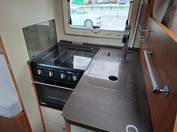 Adria Coral s 670slt 7 of 10