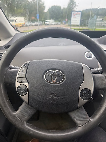 Toyota Prius 15 of 16