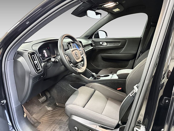 Volvo EX40 11 of 20