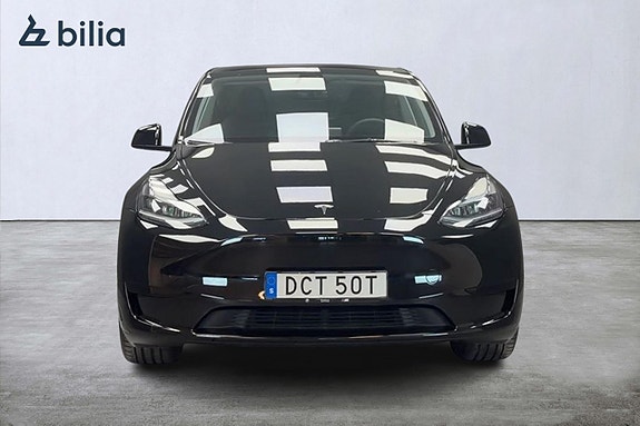 Tesla Model Y 8 of 17