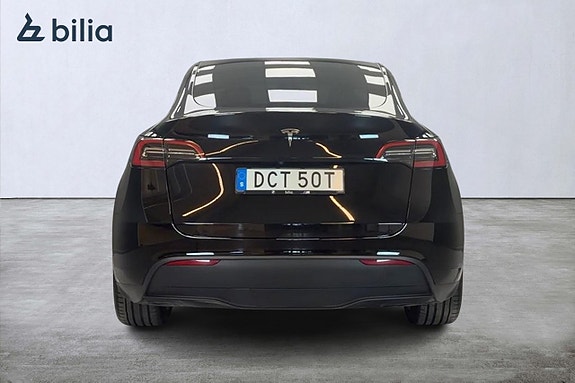 Tesla Model Y 7 of 17