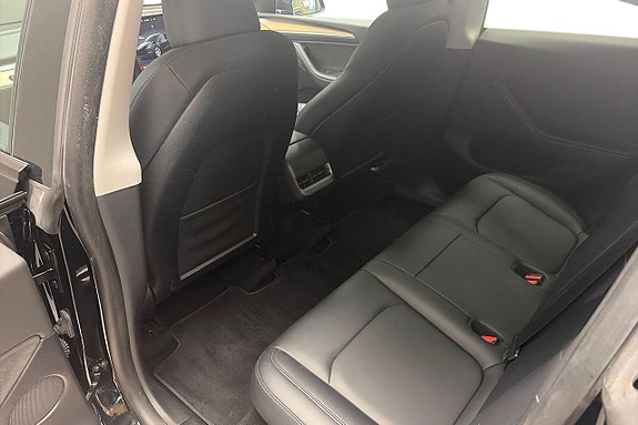 Tesla Model Y 11 of 17