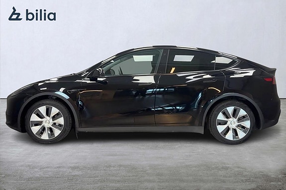 Tesla Model Y 4 of 17