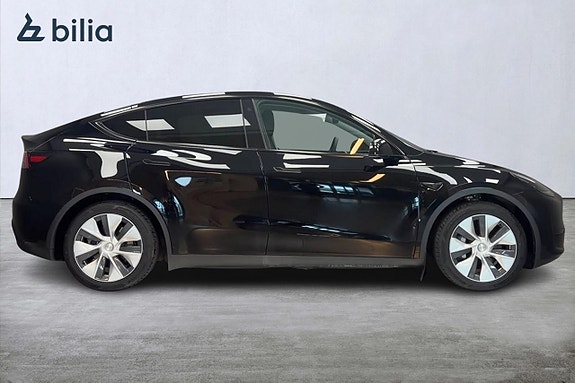 Tesla Model Y 3 of 17