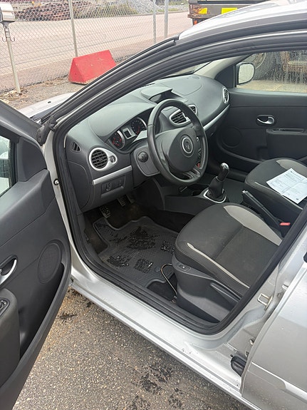 Renault Clio 6 of 8