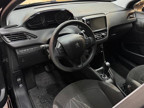 Peugeot 208 7 of 16