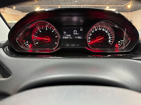 Peugeot 208 10 of 16