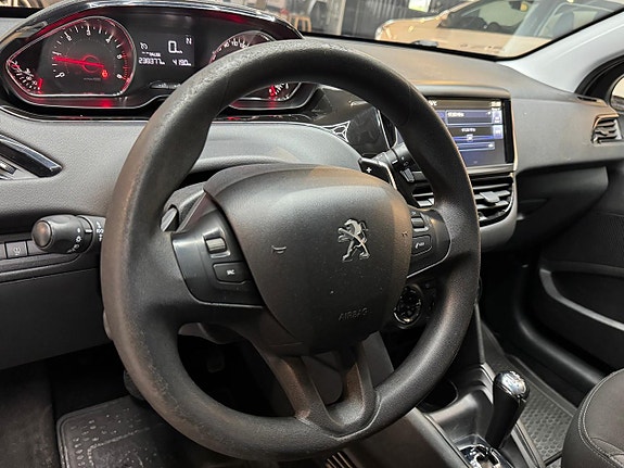 Peugeot 208 9 of 16