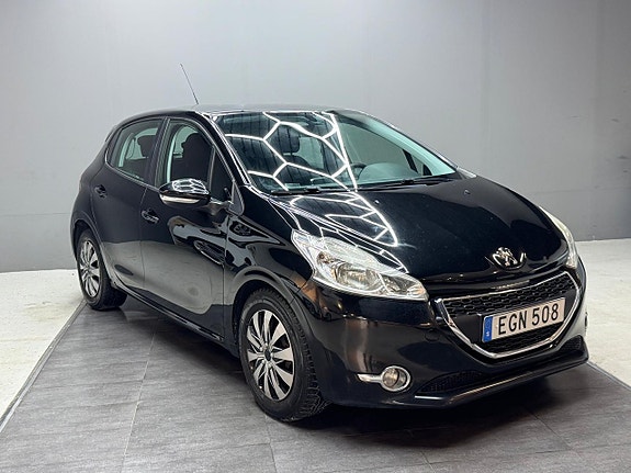 Peugeot 208 2 of 16