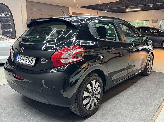 Peugeot 208 5 of 16