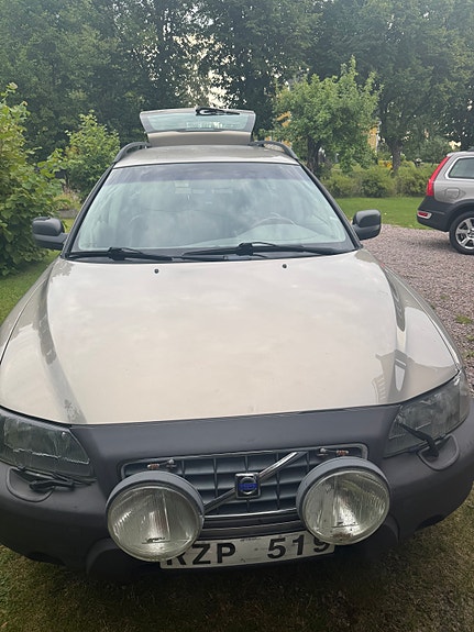 Volvo XC70 2 of 12