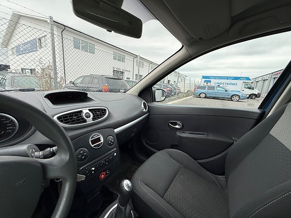 Renault Clio 9 of 9