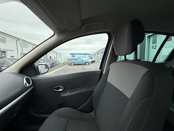 Renault Clio 8 of 9