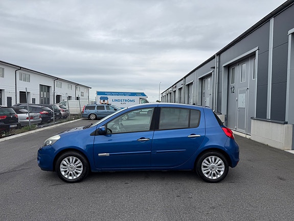 Renault Clio 2 of 9