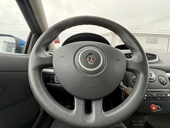 Renault Clio 7 of 9