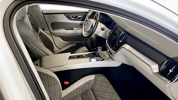 Volvo V60 3 of 9