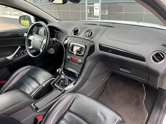 Ford Mondeo 10 of 21