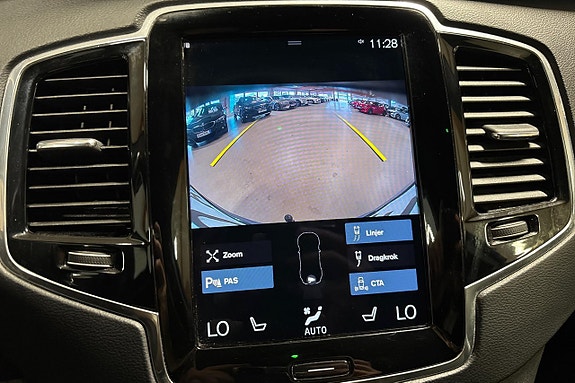 Volvo XC90 16 of 30