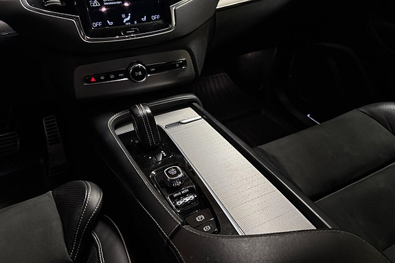 Volvo XC90 18 of 30