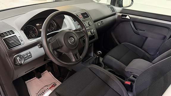 Volkswagen Touran 6 of 10