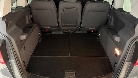 Volkswagen Touran 10 of 10