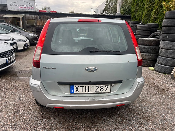 Ford Fusion 6 of 9