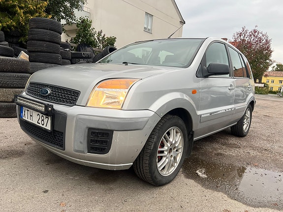 Ford Fusion 3 of 9