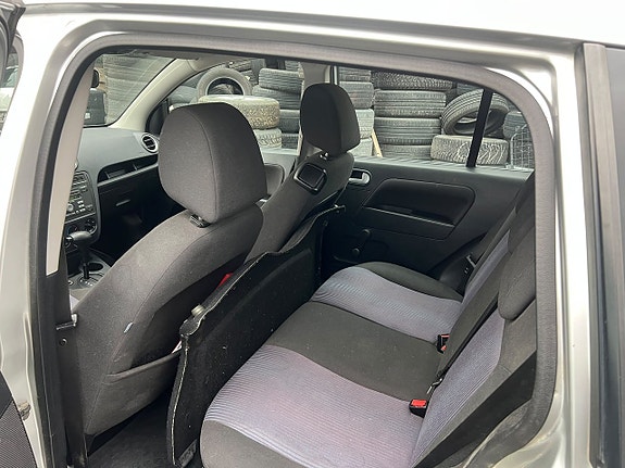Ford Fusion 8 of 9