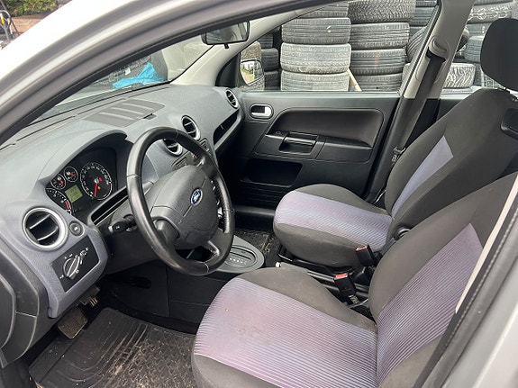 Ford Fusion 7 of 9