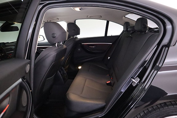 BMW 330e 14 of 22