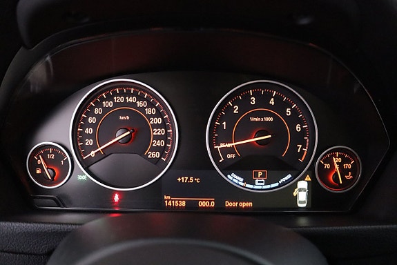 BMW 330e 16 of 22