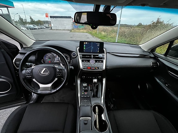 Lexus NX300h 8 of 11