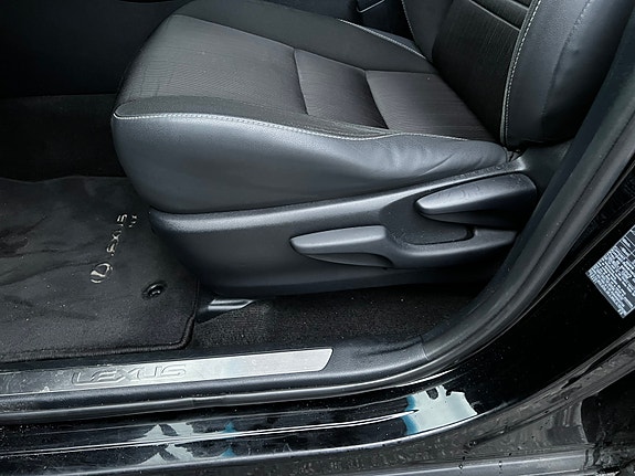 Lexus NX300h 10 of 11