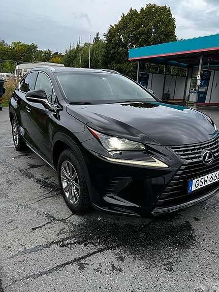Lexus NX300h 3 of 11
